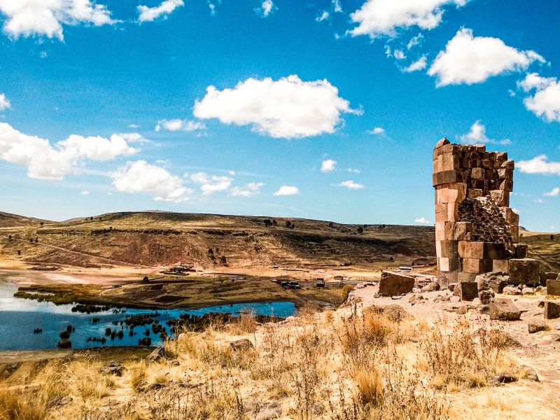 Excursión Chullpas de Sillustani (Puno Medio Día)